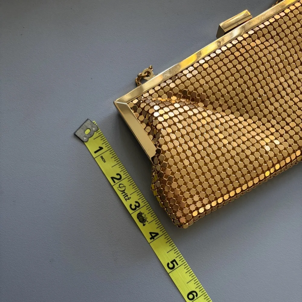 La Regale Gold Sequined Mesh Evening Clutch w/ Shoulder‎ Chain, EUC